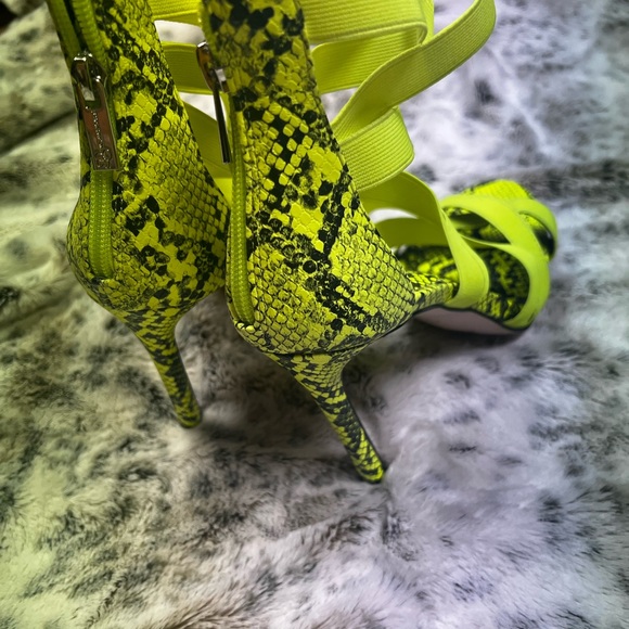 Jessica Simpson - Picture 3 of 5